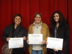 La Chiara, la Marta i la Paula, guanyadores de la XV Edició de  'Relats en Femení' amb el diploma